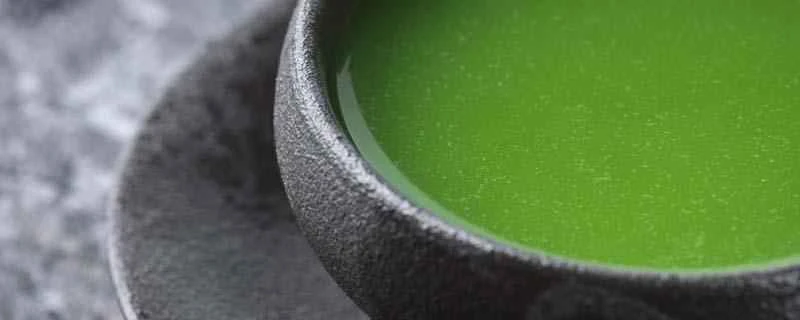 大麦若葉ジュースと一緒に食べてはいけないものは何ですか？大麦若葉ジュースを飲みすぎるとどうなりますか？