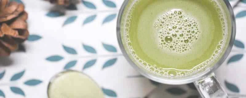 寝る前に大麦若葉ジュースを飲んでも大丈夫ですか？効果を最大限に得るには、いつ飲むのが最適ですか？