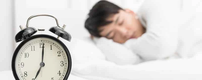 睡眠不足は体重増加の原因になりますか？体重を減らすには1日にどれくらいの睡眠が必要ですか？