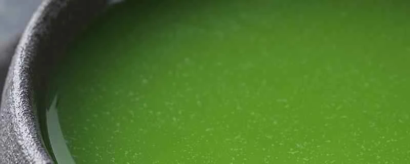 生理中に大麦若葉ジュースを飲んでも大丈夫ですか？大麦若葉ジュースを飲んだ後、生理が不規則になるのはなぜですか？