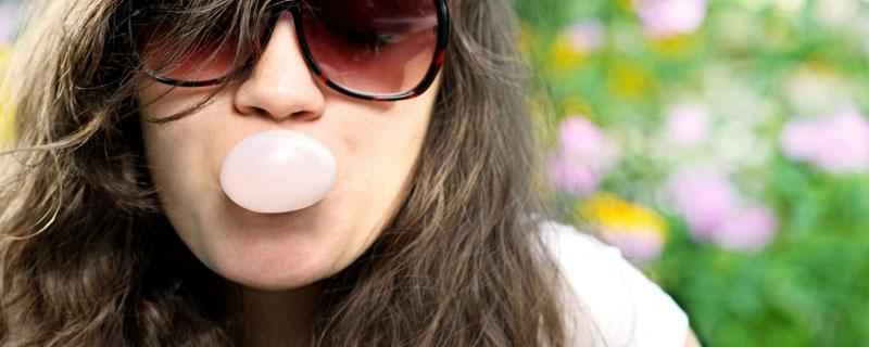 ガムを噛むと体重が減りますか？ガムを噛むと顔が大きくなりますか？