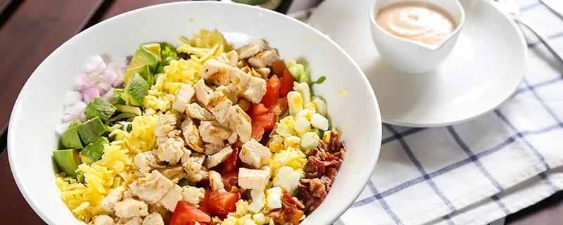 ダイエット中に鶏むね肉を食べても大丈夫ですか？（ゆで鶏むね肉100gのカロリー）