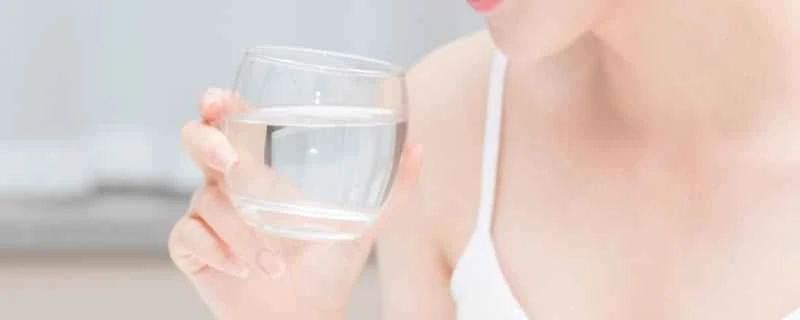食前に水を飲むと減量に効果がありますか？食前と食後のどちらで水を飲むべきでしょうか？