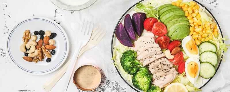 運動せずに、いつもと同じ食べ物を食べ続けても体重は減りますか？