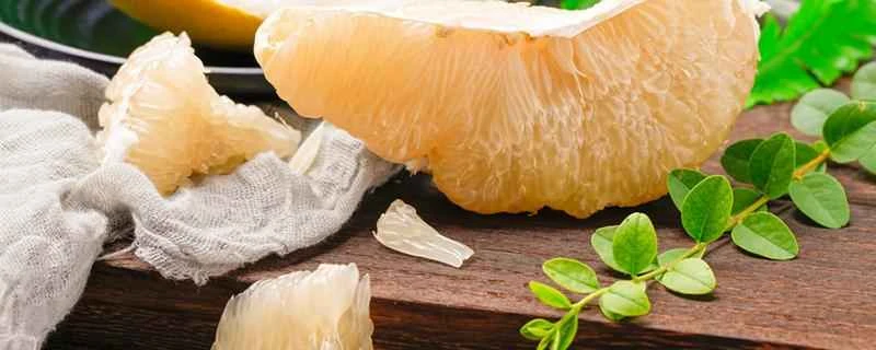 夜にグレープフルーツを食べると体重は増えますか？グレープフルーツを丸ごと一個食べると体重は増えますか？